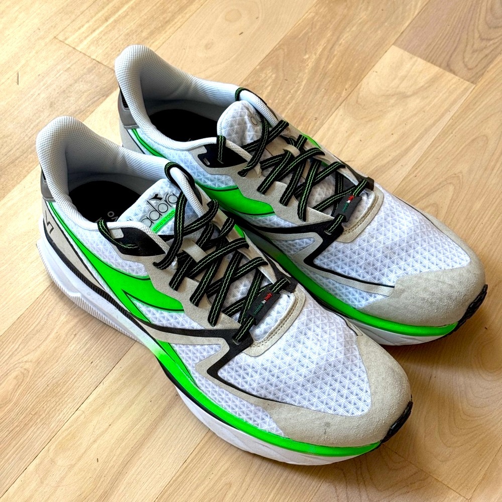 Diadora Men’s Atomo V7000 Running Shoes